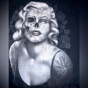 Tatted Marilyn Monroe t shirt size Medium
